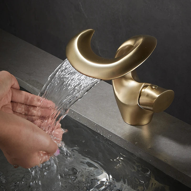Luxury Brass Bathroom Faucet Hot Cold Water Washbasin Taps Deck Mounted Creative Vintage Sink Tap for Bathrooms