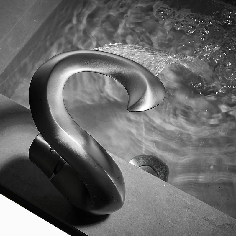 Luxury Brass Bathroom Faucet Hot Cold Water Washbasin Taps Deck Mounted Creative Vintage Sink Tap for Bathrooms